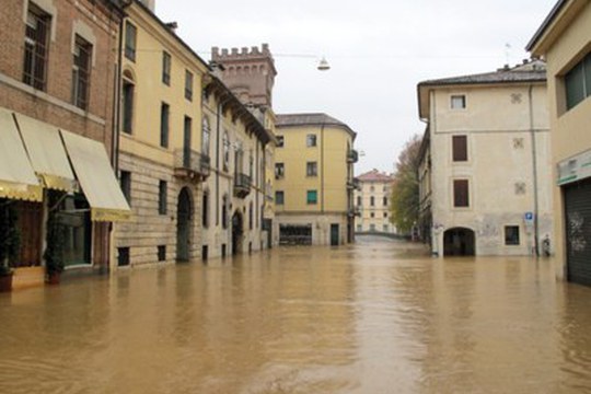 Alluvioni e cambiamento climatico: cosa serve per ridurre il rischio