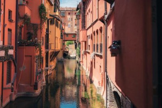 Bologna diventa un caso di studio per proteggere le acque dall’inquinamento urbano