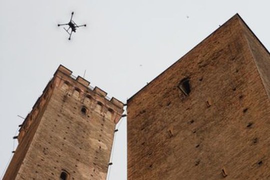 Rilievi della Torre Garisenda con drone ad alta risoluzione Unibo